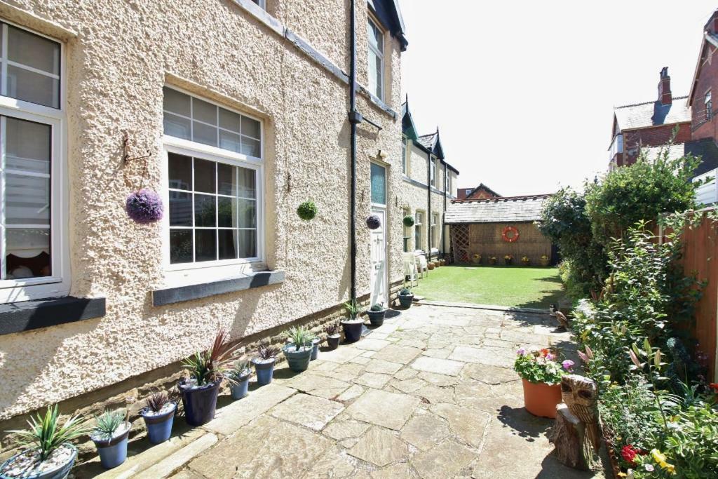 The Coach House Apartment Lytham St Annes Bagian luar foto